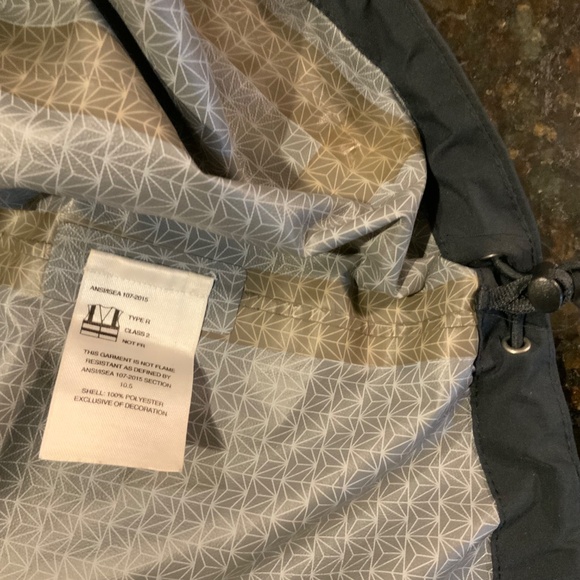 Delta Airlines Waterproof Hooded Reflective Jacket Size M Toll (by Lands End) - Picture 4 of 16